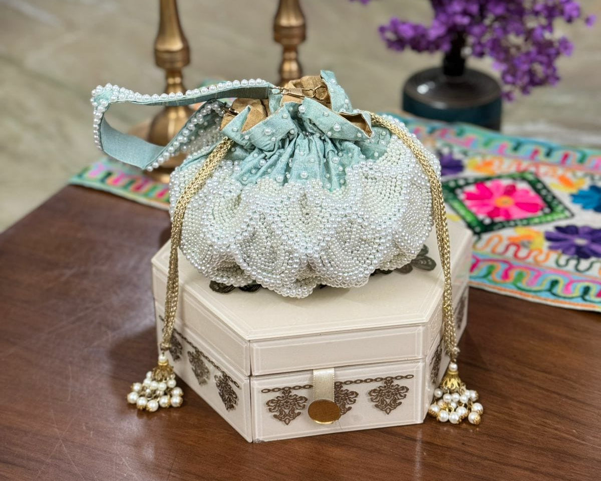 Pista Green Pearl Potli