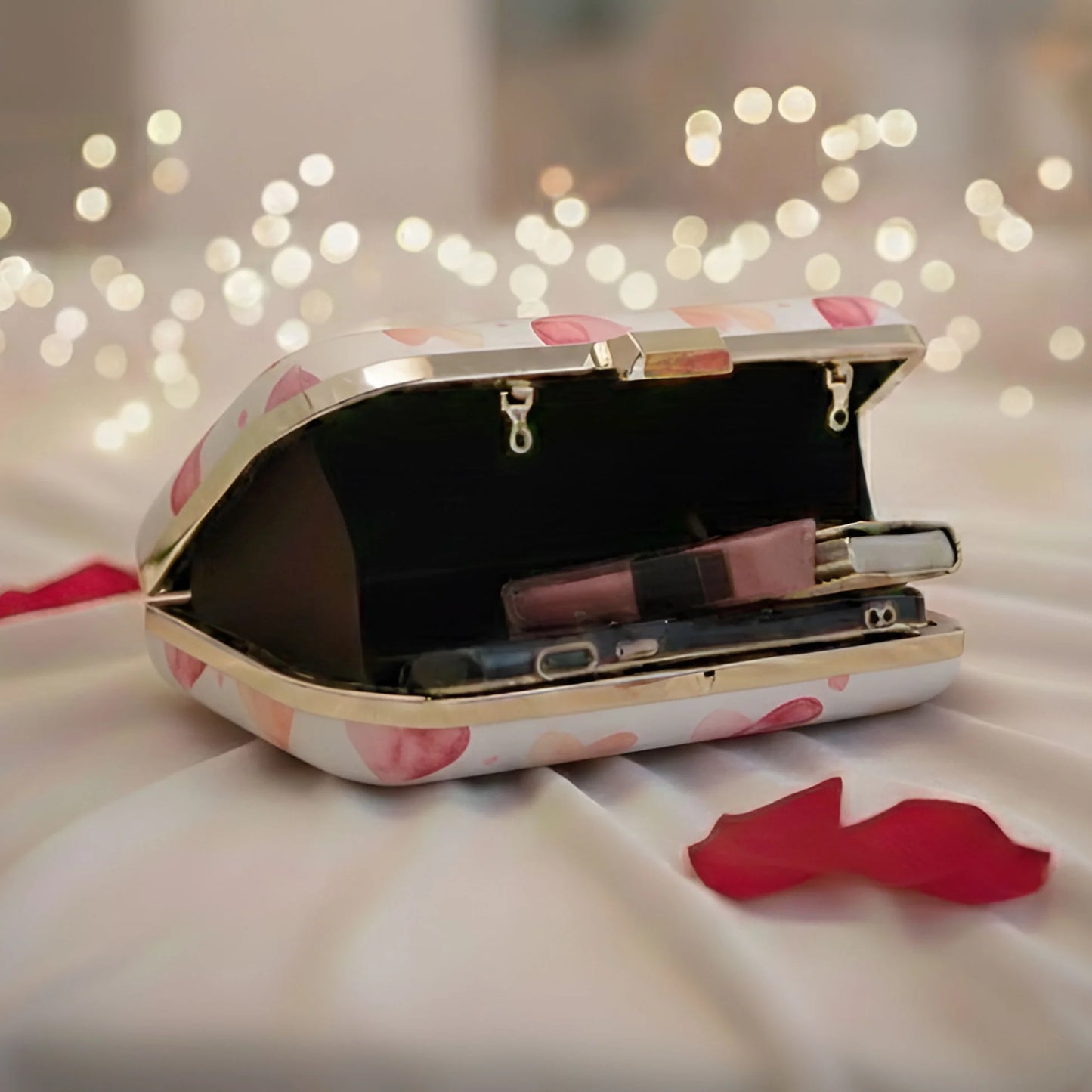 Little Heart Printed white Clutch